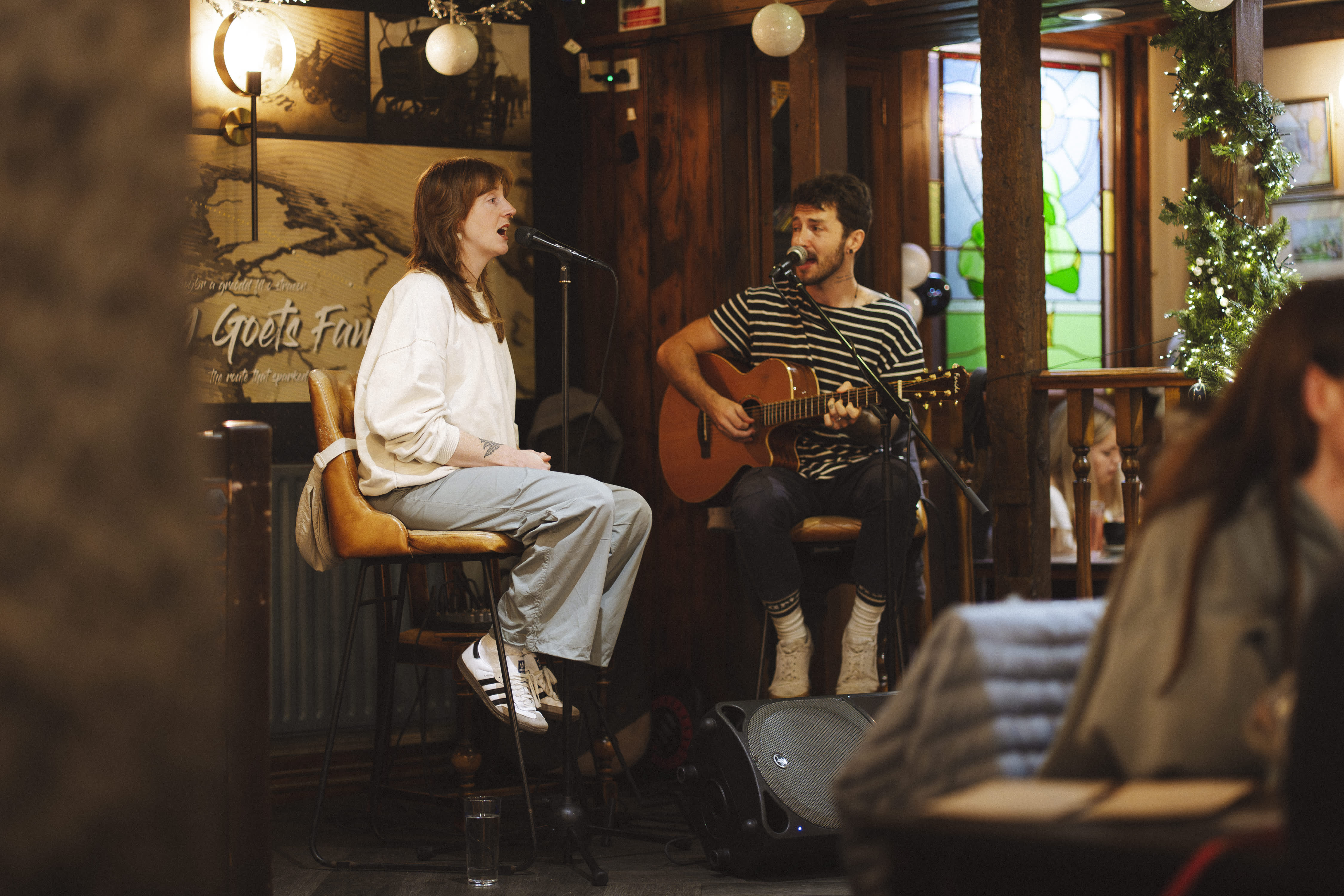 Couple singing in a pub