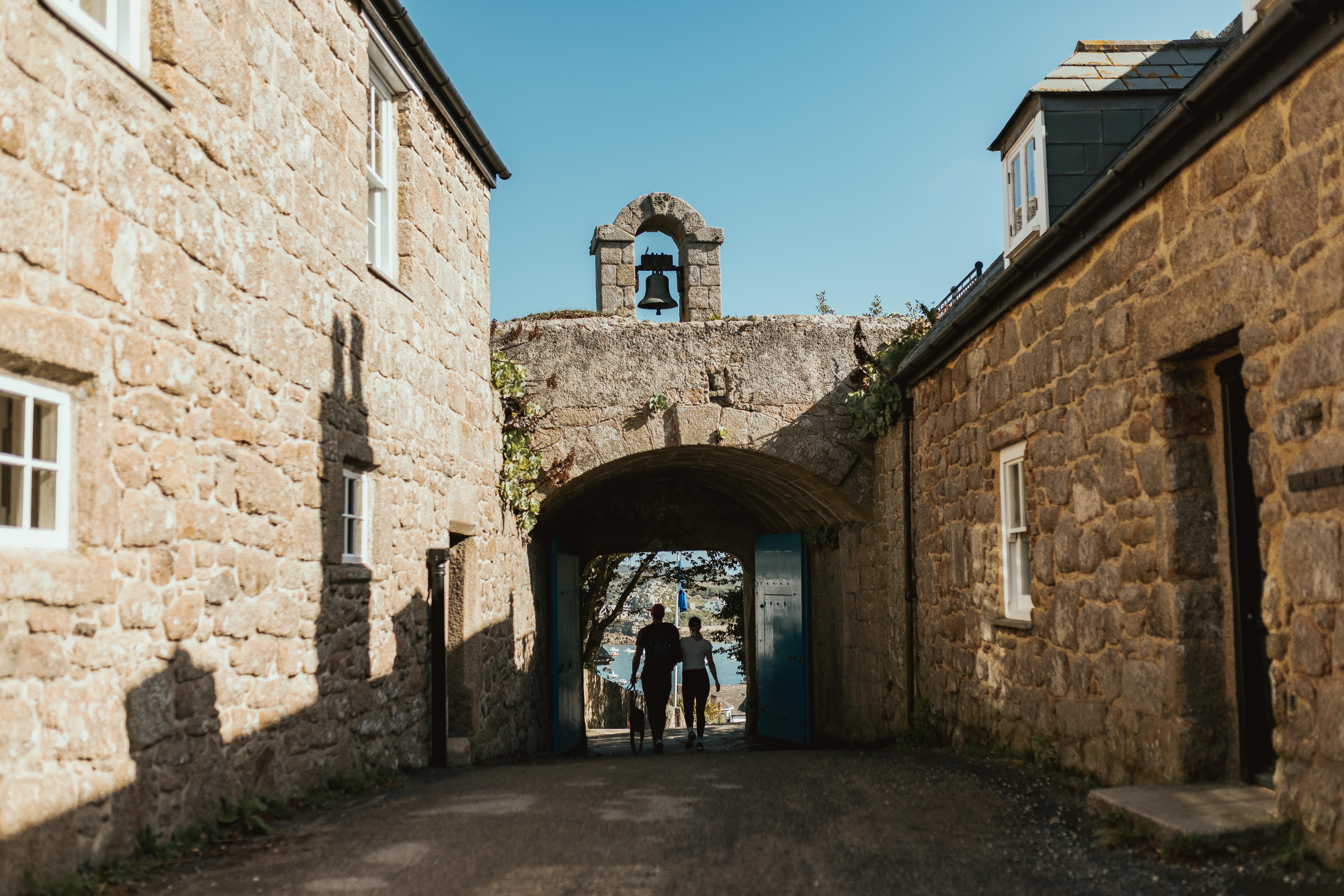 Couple walking through the Garrison Arch
