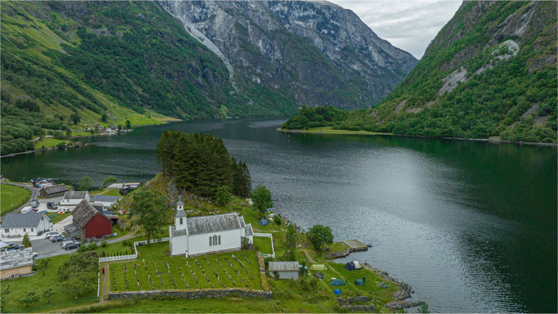 Bakka Kyrkje, Nærøyfjorden