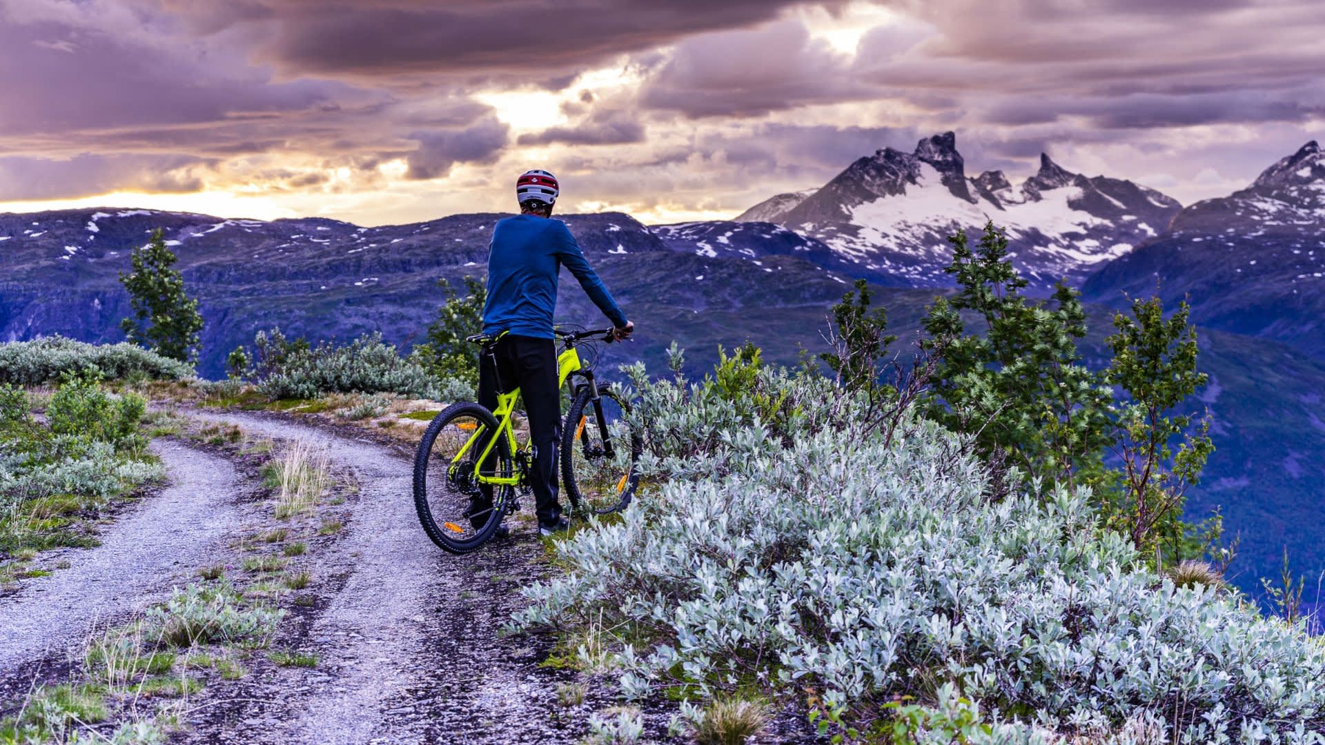 Biking Sletterust, Austabotntind