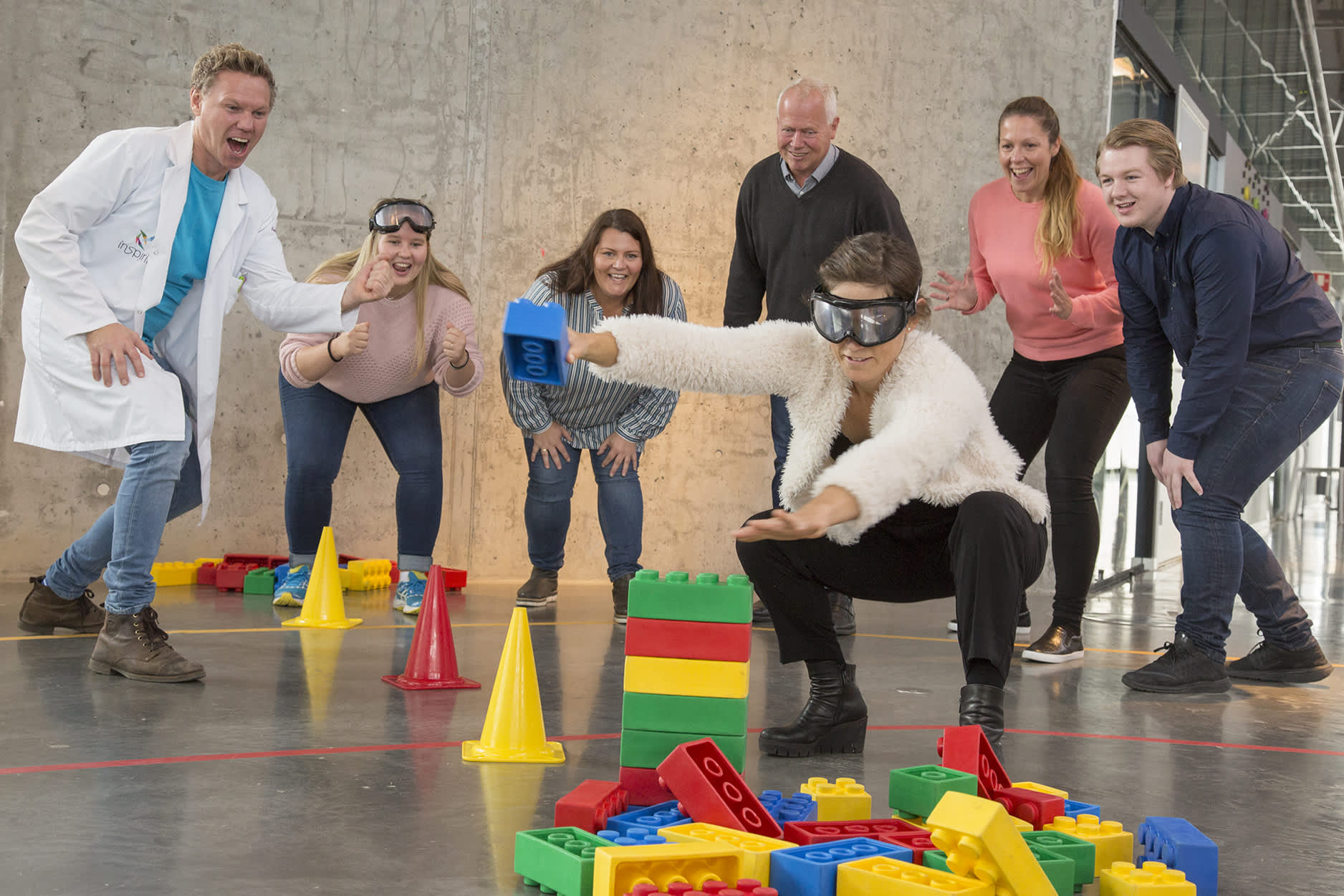 Teambuilding på arbeidsplassen med mega LEGO-klosser