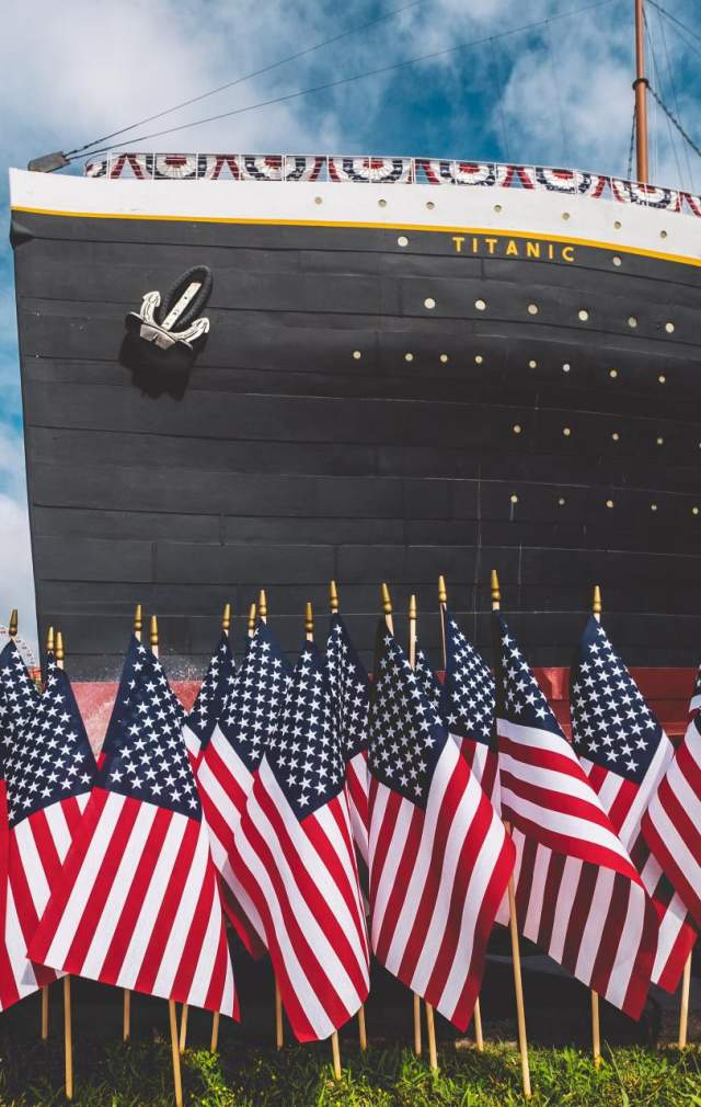 titanic and flags