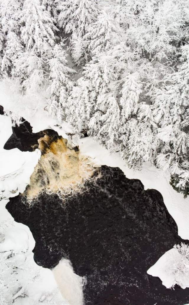 Drone shot of winter at Interstate Falls, located in the Upper Peninsula of Michigan