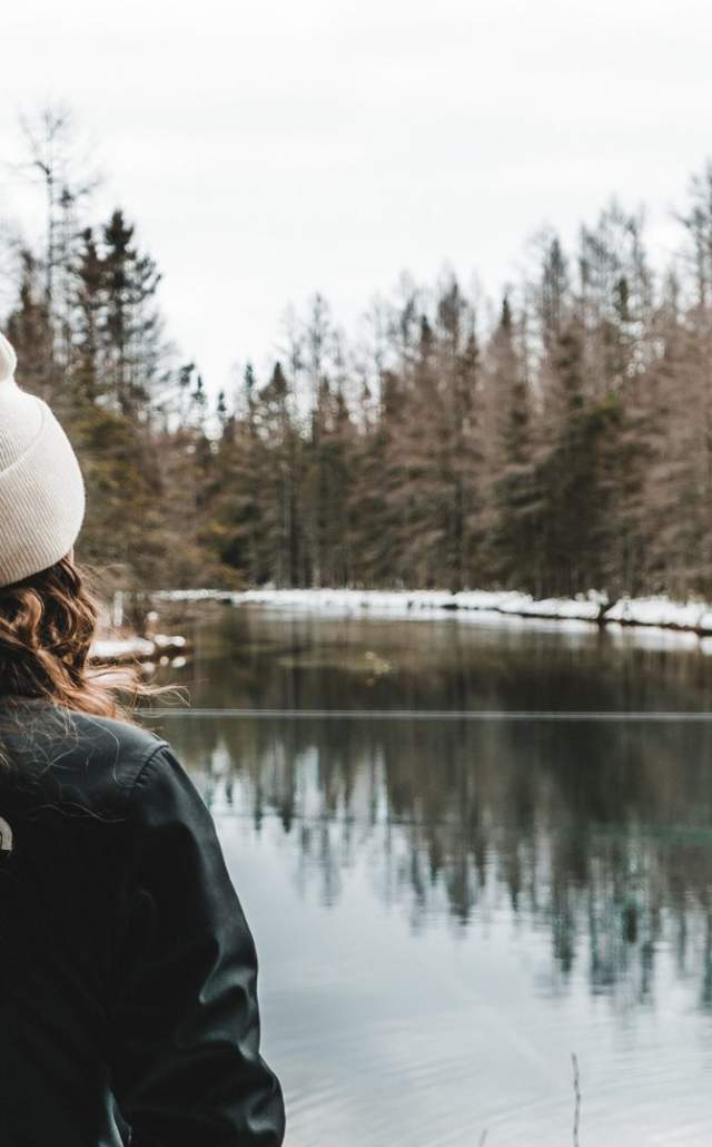 A woman looking out at Kitch-iti-kipi, located in the Upper Peninsula of Michigan