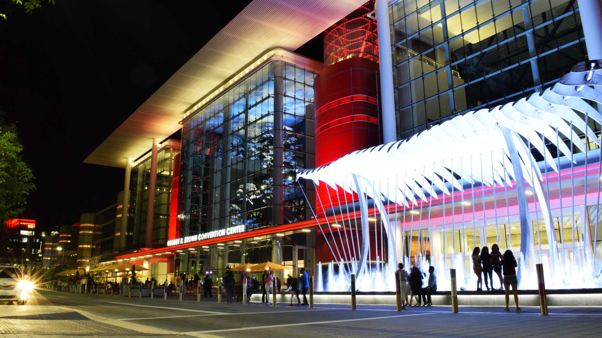 Avenida Plaza Night