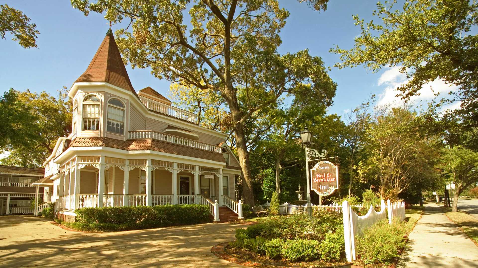 Houston Heights Find Things to Do Restaurants Hotels