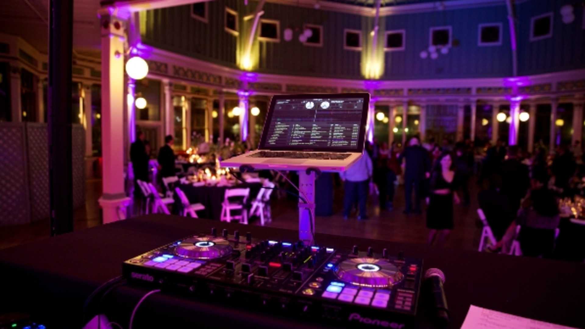 wedding dj