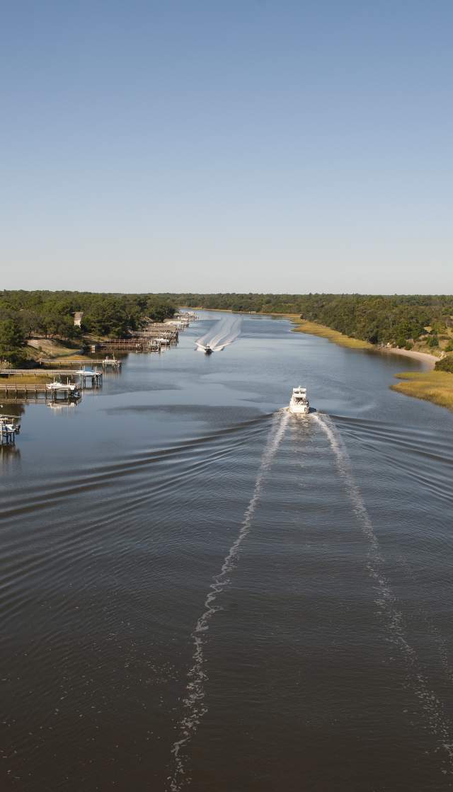 Boating in the Intracoastal Waterway in Oak Island
