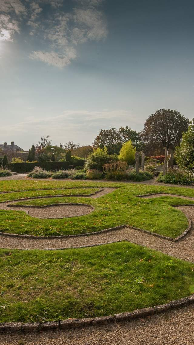 Small lawn maze in Paddock Garden