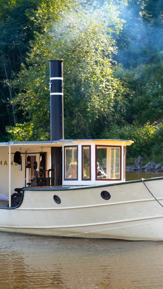 DS Hans på tur inn Ørje-elva