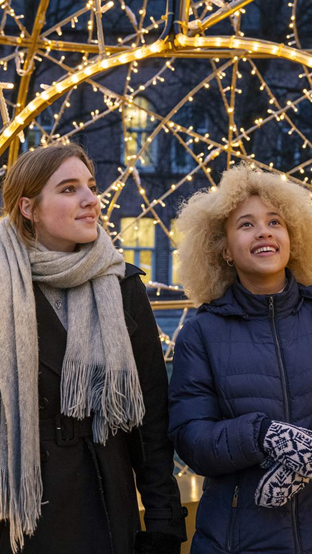 To jenter i julekula i Moss