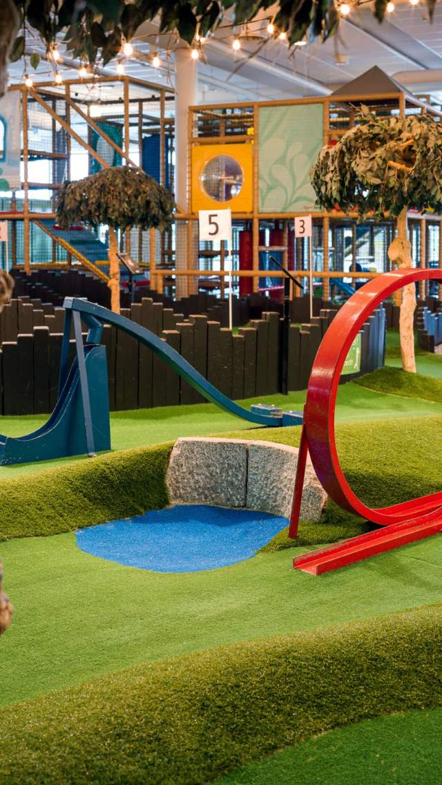 Minigolfbanen og de andre innendørsaktivitetene i Superland på Quality Hotel Sarpsborg. Foto.