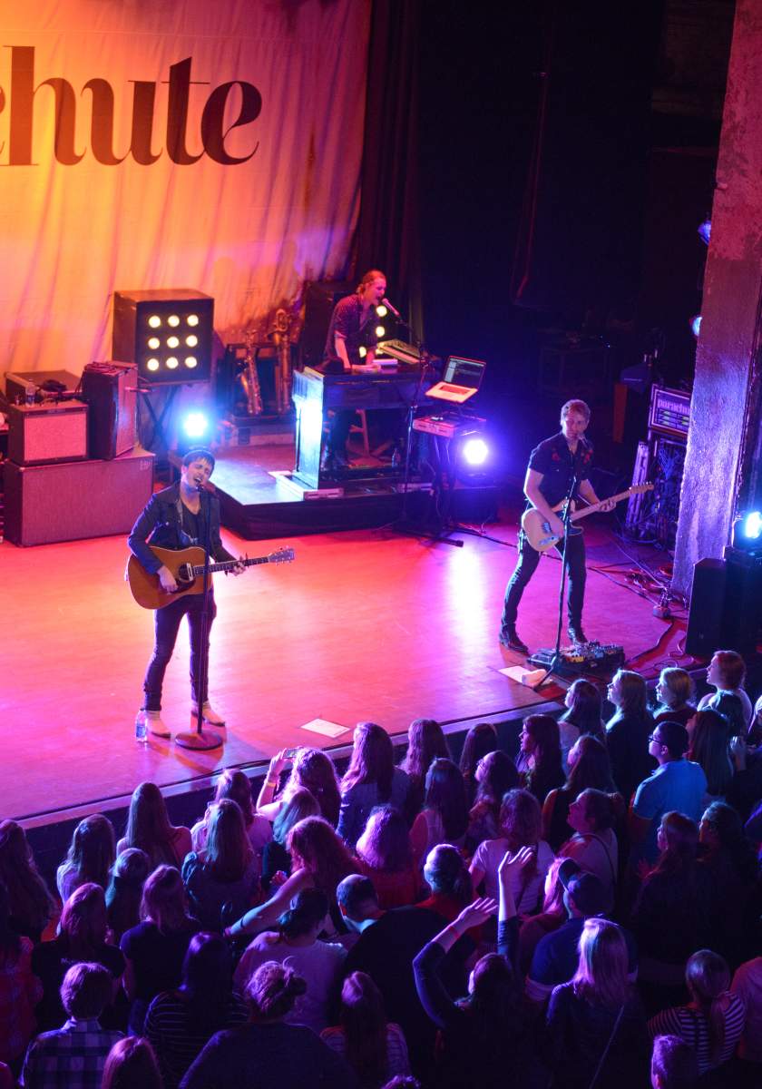 Parachure at the Queen