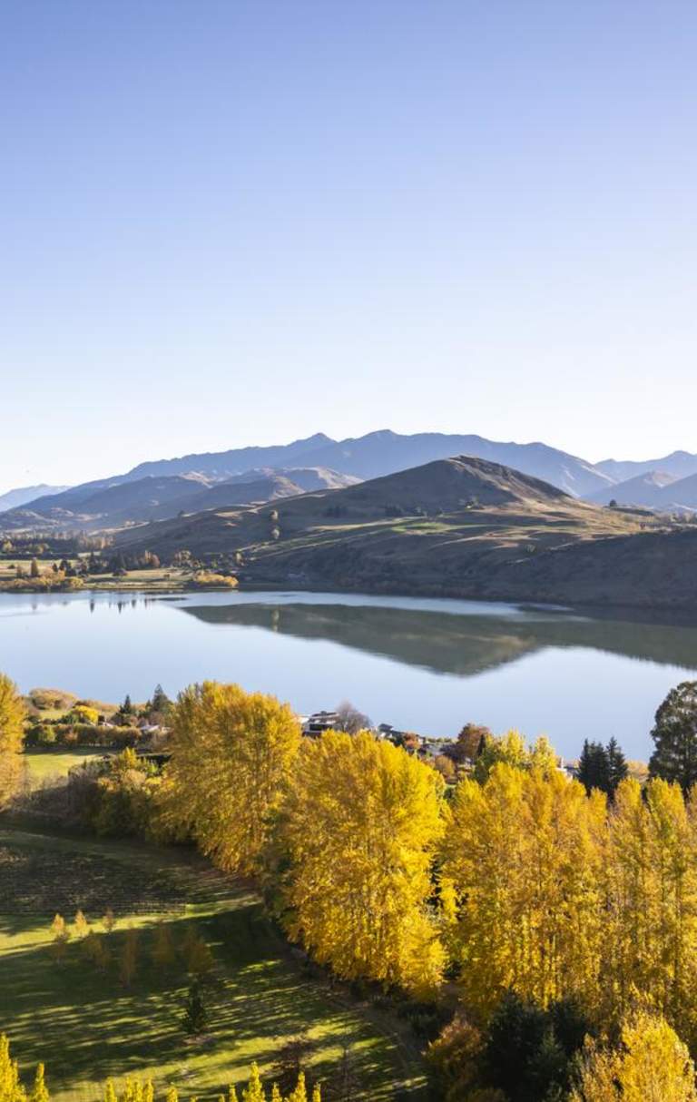 A beautiful autumn day at Lake Hayes with mirror reflections