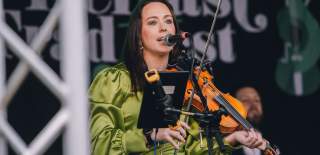 Photo of woman at Tradfest Belfast playing the violin.