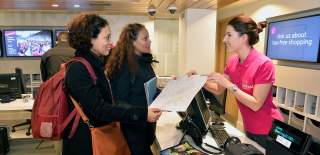 Staff-giving-Tourist-Information-at-Visit-Belfast-Welcome-Centre