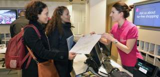 Visit-Belfast-Welcome-Centre-Visitor-Servicing