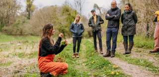 Group on foraging course in field - credit Yuup