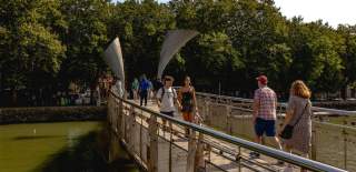 People walking across Peros Bridge in Bristol 2023 - credit Visit West