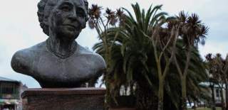 image shows the bust of Agatha Christie in Torquay