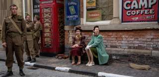 Hull High Street dress with period poster and red telephone box for filming 2 women in 1940 dress, 3 men in soldiers uniform