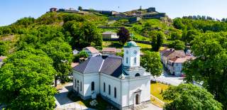 Immanuels kirke i forkant av Fredriksten Festning i Halden, langs Borgleden.