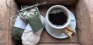 Kaffe og strikketøy