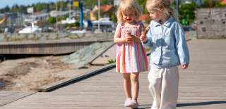 Two little girls on a walk at the Sjøbadet in Moss