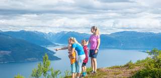 Hike to Synshovden, Vik