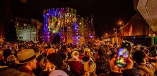 Large Crowd in southampton at christmas