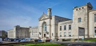Civic Centre Building on a sunny day in Southampton
