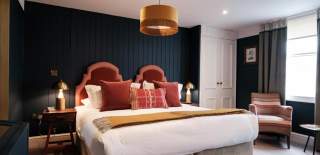 Guest room at The White Star Tavern