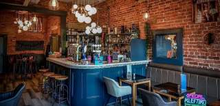 Pebbles Bar & Taverna