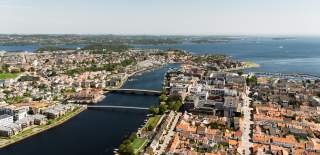 Dronebilde av Kristiansand sentrum
