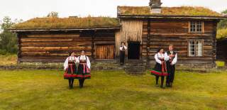 Setesdalsbunad og folkedans ved byglandsmuseet i Setesdal