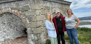 Unni Nilsen Husøy, Kurt Theisen, og Henriette Marie Skjæveland ved Markøy Fyr