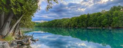 Lake and trees at Green Lakes State Park