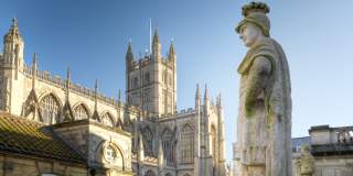 Roman Baths balcony with Bath Abbey in the background