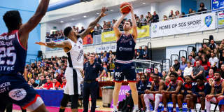 Bristol Flyers basketball players in a match against the London Lions at SGS College Bristol - credit JMP Photography