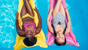 Palm Springs: The Ultimate Gay Oasis for Sunshine, Adventure, and Relaxation 🏳️‍🌈