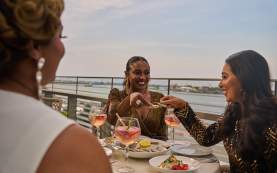 Balcony Dining - Chemin a la Mer