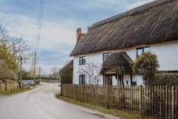 Thatched cottage in Minstead in the New Forest