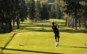 Person hitting a drive at Sunset Ranch Golf Country Club