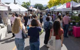 Kelowna Farmers' and Crafters' Market at Landmark District