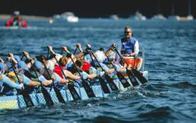 Photo of the dragon boat race with a large group of people canoeing.