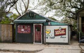 Snake & Jake's Christmas Lounge