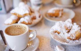 Beignets and Cafe au Lait - Cafe du Monde