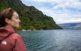 Kingston Wharf in autumn with fishing boats in the background