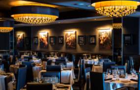 The dining room of Morton's The Steakhouse.