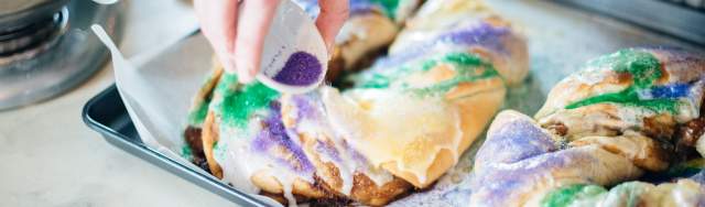 File:Bywater Bakery New Orleans Jan 2019 Chantily King Cake.jpg - Wikimedia  Commons